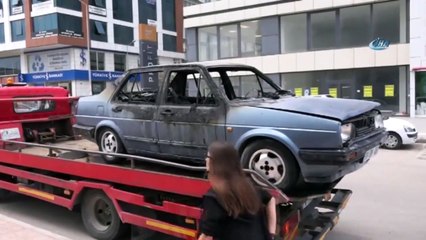 Protesto İçin Aracını Adliye Önünde Yaktı...O Anlar Kamerada