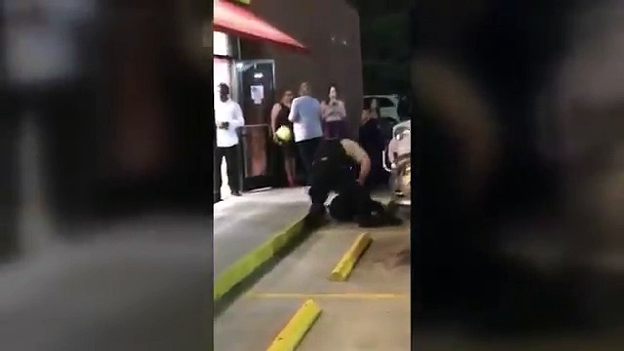 North Carolina officer chokes,slams Black man at Waffle House