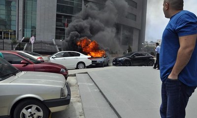 Adliye önünde araç yaktı, işte sebebi...