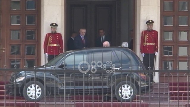 Ora News - Negociatat me Greqinë, Meta konsultohet me ish-Presidentët