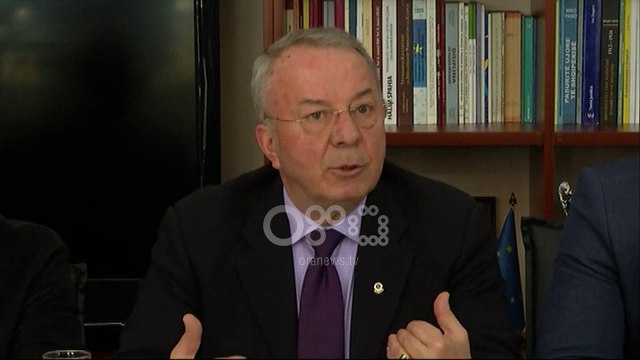 Ora News - Dhori Kule: Rektori Koni firmos tendera. Punët nuk na i zgjidh politika