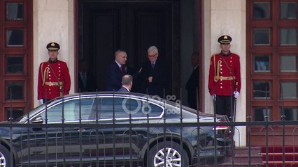 Ora News - Negociatat me Greqinë, Meta konsultohet me ish-Presidentët, e mbyll me Berishën