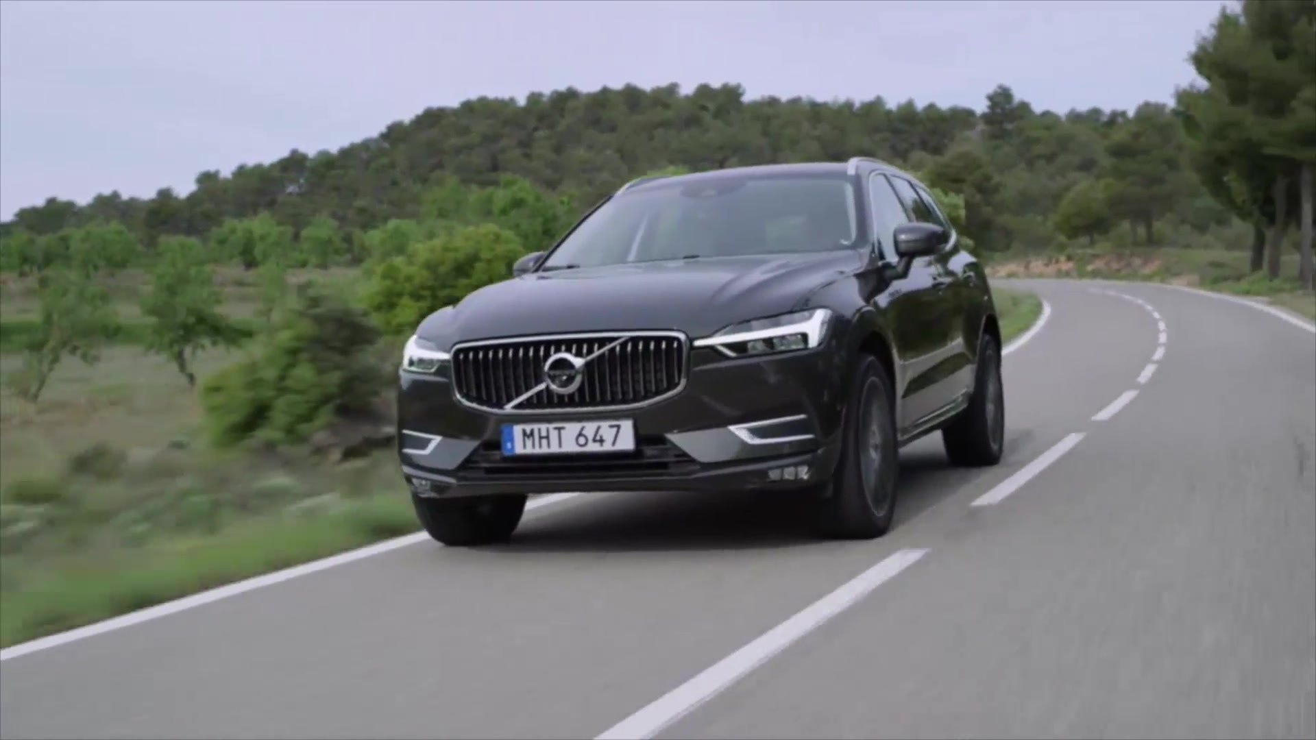 The new Volvo XC60 D5 in Pine Grey Driving Video - video Dailymotion