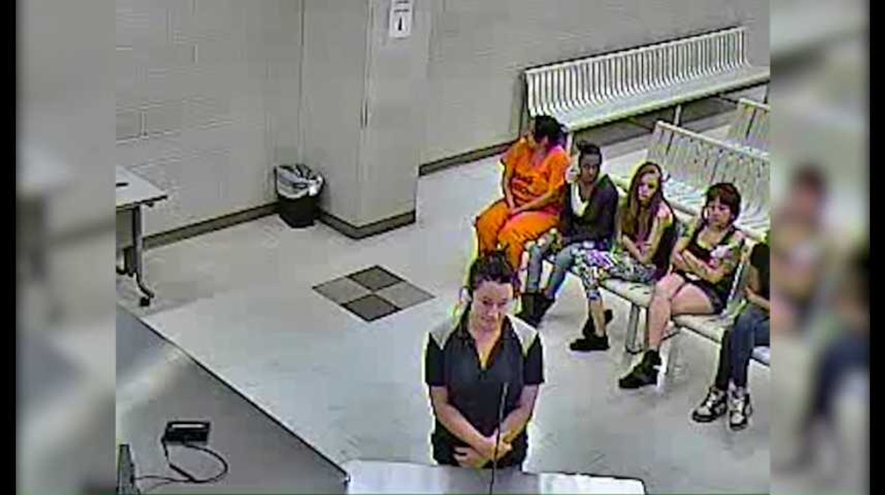 Elle envoie 65.000 SMS à un homme et avoue avoir voulu "porter ses parties intimes et se baigner dans son sang"