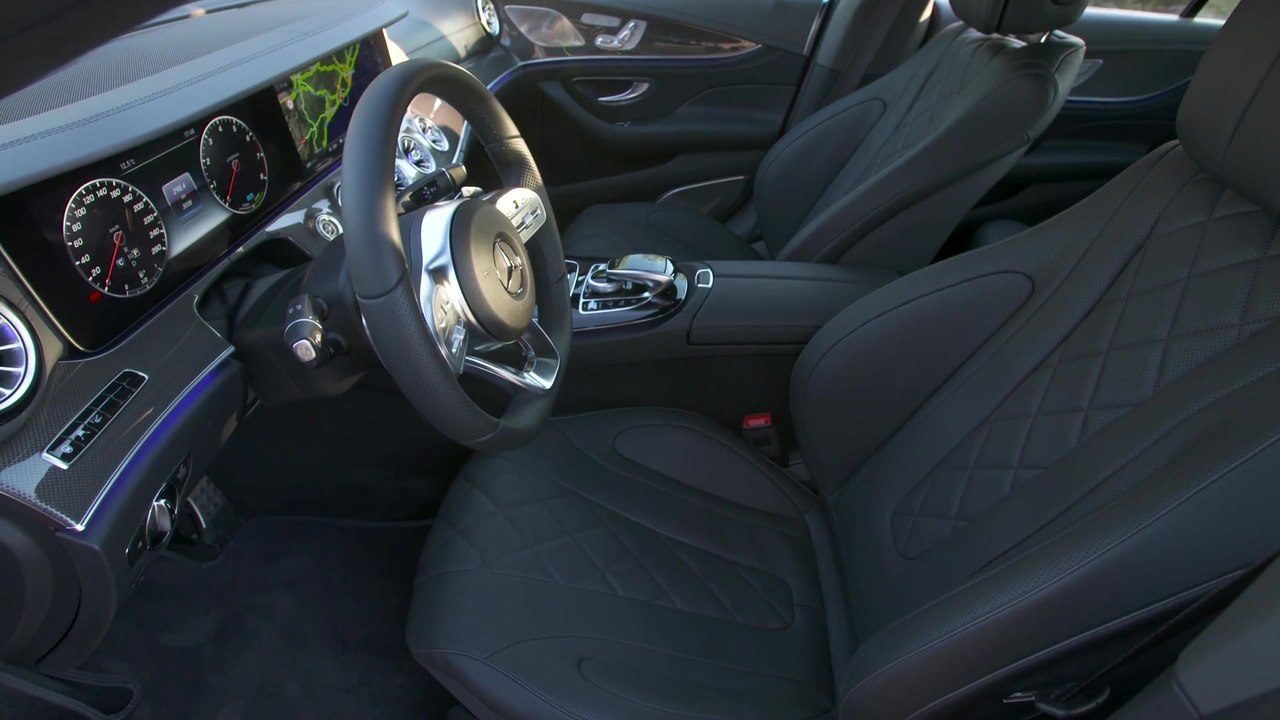 Mercedes-Benz CLS 450 4MATIC in Red metallic Interior Design