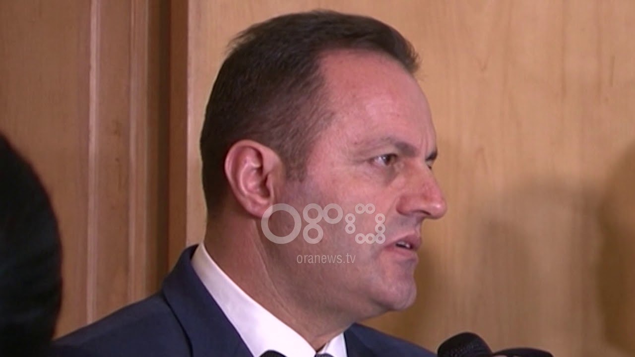 Ora News - Llalla fajëson Lu-n, për shpalljen 'non grata' në SHBA: Më ka fyer!