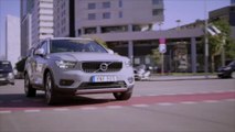 New Volvo XC40 D4 Momentum Amazon Blue Driving Video