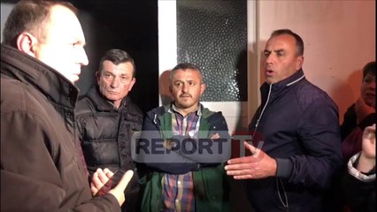 Download Video: Report TV - Gjirokastër, banorët e pallatit te Kodra E shtufit debate me Prefektin