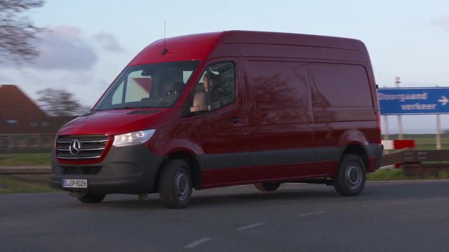 Mercedes-Benz Sprinter 314 CDI Panel Van - Jupiter Red Driving Video