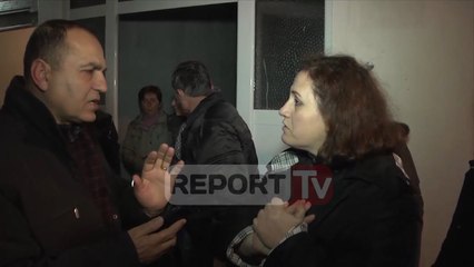 Report TV - Gjirokastër, banorët e pallatit te Kodra E shtufit debate me Prefektin