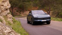 The new Porsche Cayenne E-Hybrid in Biskaya Blue Metallic Driving Video