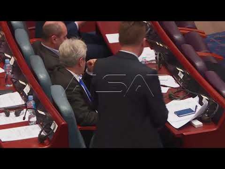 СДСМ и ВМРО-ДПМНЕ преговараат далеку од очите на јавноста