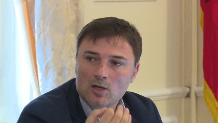 360° Gradë -Kalon Vetingu Në Polici