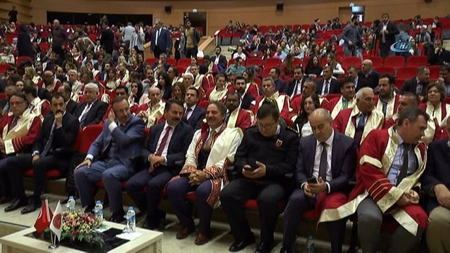 Başkan Seçen de Hacı Bektaş Veli Üniversitesi mezunları kervanına katıldı