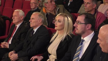 Dokumentari ''Një jetë me hendbollin'' kushtuar Mexhit Devajës shfaqet edhe në Gjakovë - Lajme