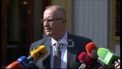 Ora News - Fruthi, Vasili: Jemi në epidemi, dhe shteti e ka lënë në duart e infermierëve