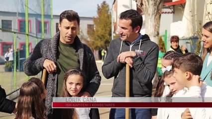 Mbillen selvi në oborrin e shkollës - News, Lajme - Vizion Plus