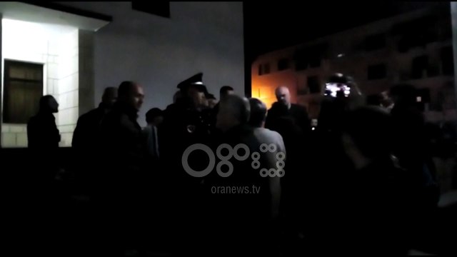 Ora News - Berat, qytetarët i kërkojnë shpjegime Ramës për heqjen e ndihmës ekonomike