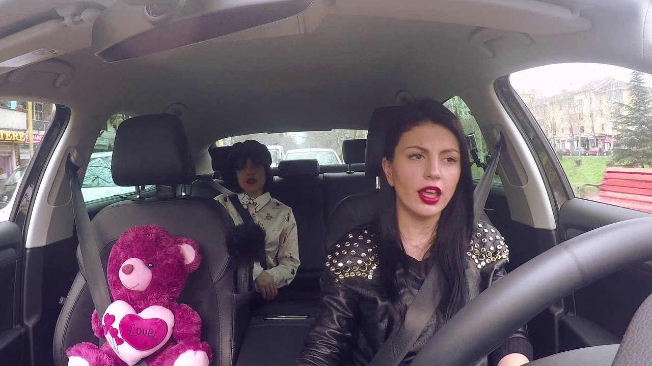 "Mos i fol shoferit" - Orgesa Zaimi në taksinë e Rudina Dembacaj - Ora News