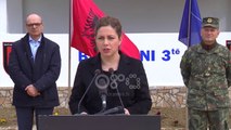 Ora News - Ministrja Xhaçka–ushtarakëve të Poshnjes: Vlerësim sipas meritës dhe trajtim dinjitoz