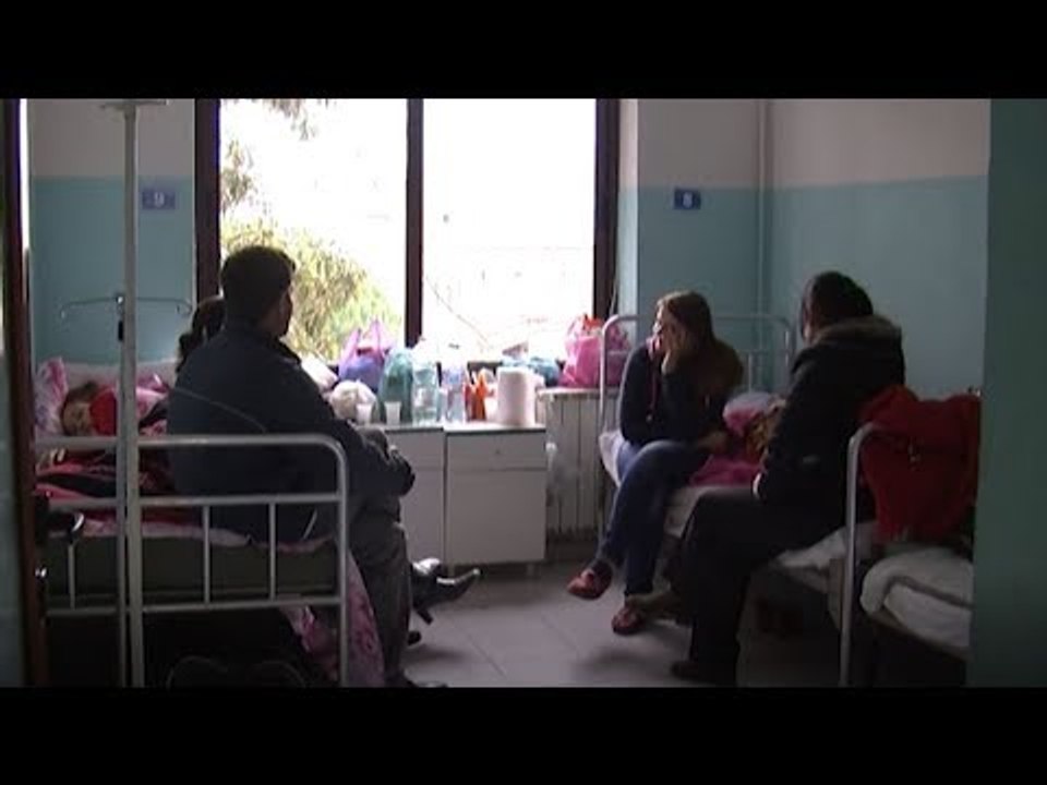 Ora News - Mbi 100 fëmijë marrin ndihmë në pediatrinë e Beratit