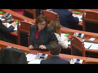 Xhafaj paralajmëron Bashën, i përmend familjen dhe pasurinë. Basha: Vettingu të nisë nga ministri