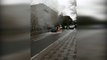 Ora News - Tiranë, makina shpërthen në flakë pranë Urës së Tabakëve