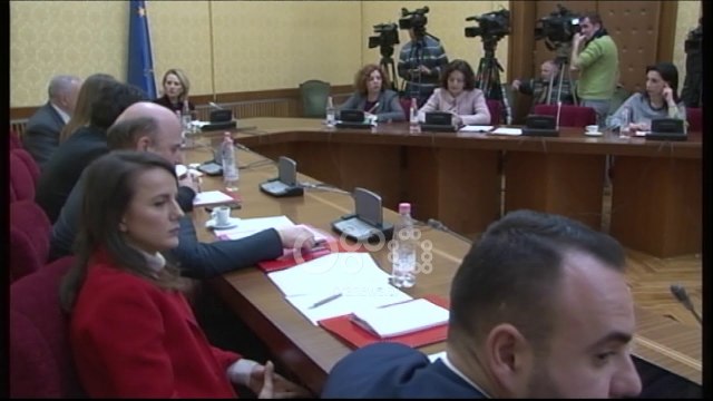 Ora News - Negociatat me Greqinë, opozita kërkon seancë dëgjimore me Presidentin Meta