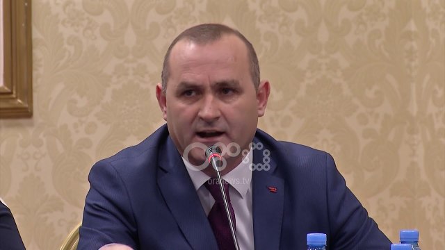 Ora News - Moisiu: Vetting edhe për politikanët që mos shëtisin në Europë të pasur