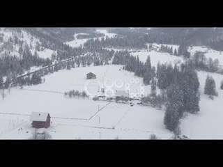 Ora News - Bora mbulon Valbonën, "Viva Helicopters" sjell pamjet e dimrit alpin