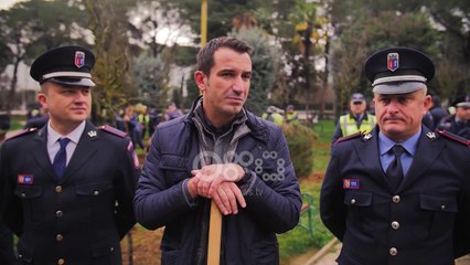 Policia Bashkiake i bashkohet aksionit, punonjësit mbjellin pemë te lulishtja “Qemal Stafa”