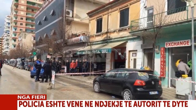 Report TV - Fier, grabitësi plagos me armë pronarin e një pike të këmbimit valutor dhe një kalimtar