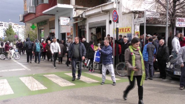 Momente nga grabitja ne Fier, pamje nga kamera e sigurise