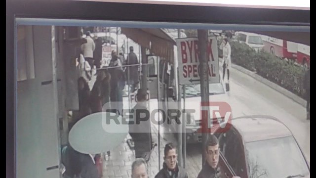 Grabitja e 'Exchange' në Fier, Report Tv siguron pamjet nga kamerat e sigurisë