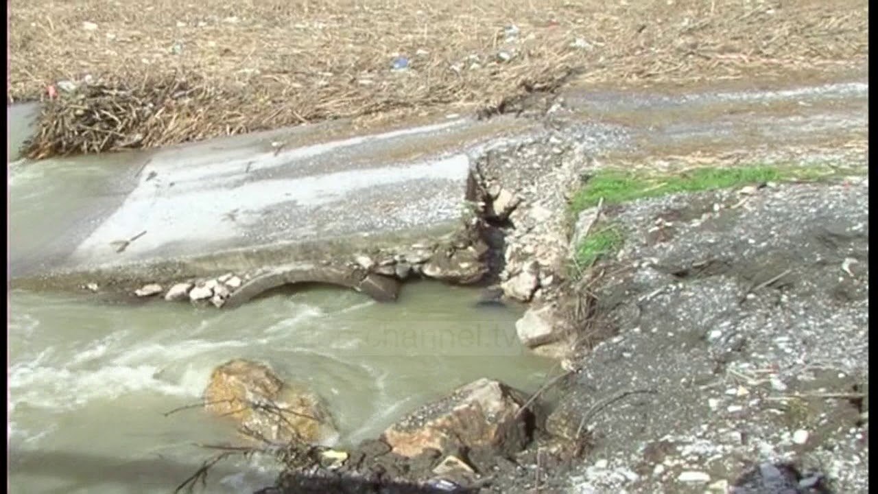 Shembja e urës izolon fshatrat - Top Channel Albania - News - Lajme