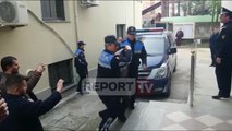 Report TV - Fier, vranë një person gjatë grabitjes së Exhchange, dalin para gjykatës tre autorët