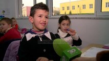 Mësim dhe ushqim në klasë - Top Channel Albania - News - Lajme