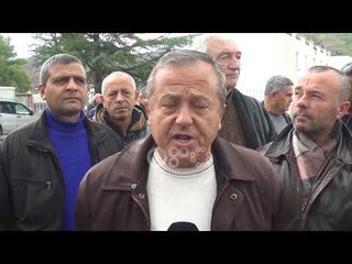 Ora News - "Jetojmë mes arit të zi dhe kemi arritur tek puna e barit"