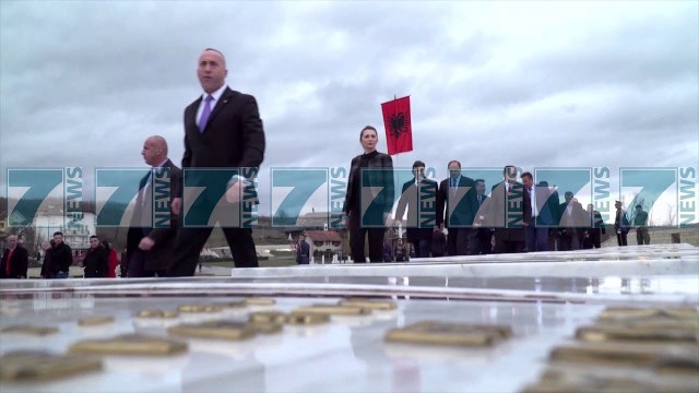 HARADINAJ HOMAZHE NE VARREZAT E DESHMOREVE NE PREKAZ - News, Lajme - Kanali 15