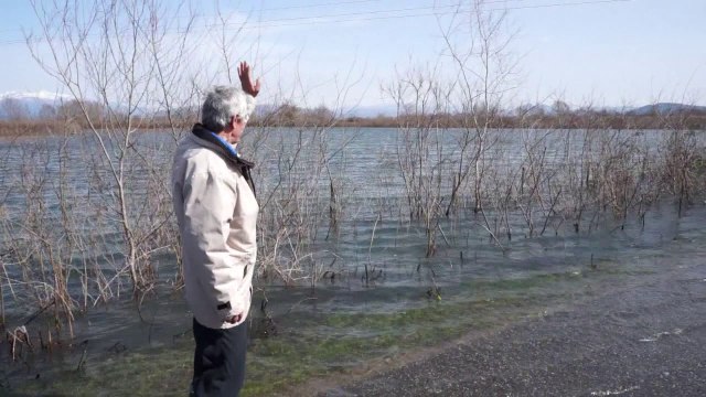 Përmbytjet, Oboti nën ujë, 35 fermerë të izoluar - Top Channel Albania - News - Lajme