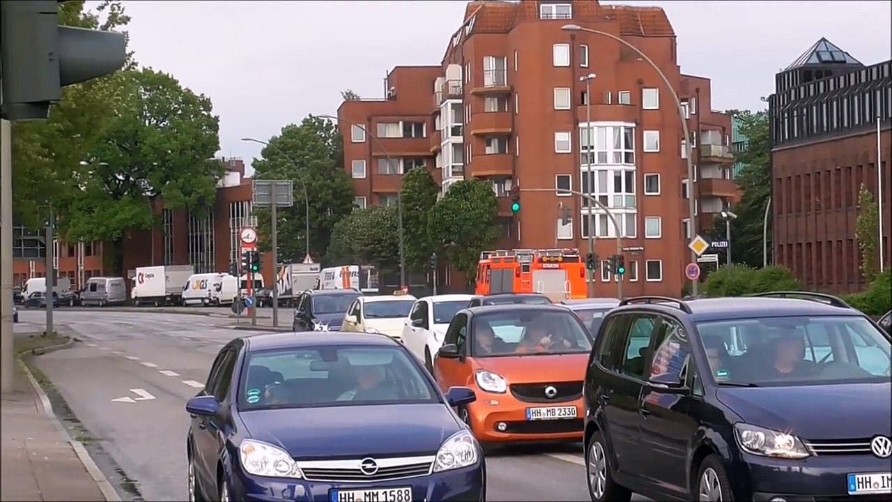 [Ausnahmezustand Hamburg Bergedorf] Einsatzfahrten BF+FF+Fachberater-THW+Polizei bei Unwetter