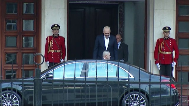 Ora News - Negociatat me Greqinë, Rama takim kokë më kokë me Presidentin Meta
