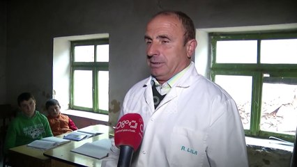 Ora News - Sakrifica e mësuesit, bën 2 orë e gjysmë rrugë në këmbë për të dhënë mësim