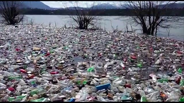 Ora News - Shikoni pamjen skandaloze që të ofron sot Liqeni i Fierzës