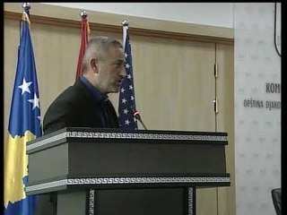 Muharrem Musa uron femrat për 8 Mars