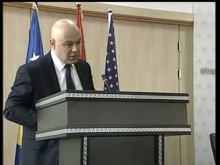 Ardian Gjini iu drejtohet këshilltarëve komunal me rastin e 8 Marsit