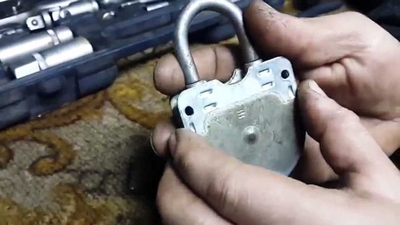 КАК ВСКРЫТЬ КОДОВЫЙ ЗАМОК НЕ ЗНАЯ ПАРОЛЯ. - video Dailymotion
