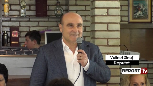 Report TV - Vlorë, deputeti i PS Sinaj organizon festë me gratë për 8-marsin
