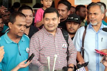 Télécharger la video: Rafizi Ramli keeps mum on his next move