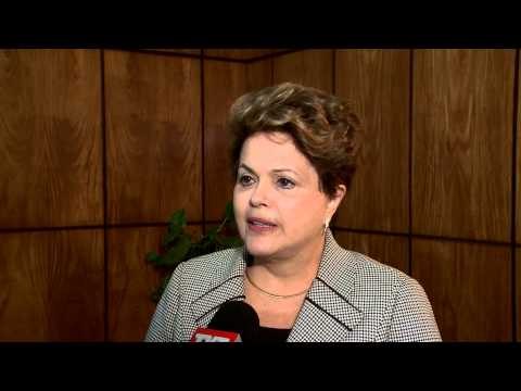 O governo jamais tomará qualquer iniciativa de redução de direitos de trabalhadores , garante Dilma